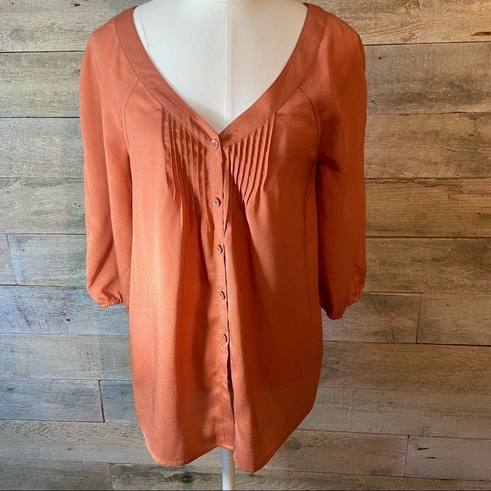 Kenzie orange button up blouse in size small